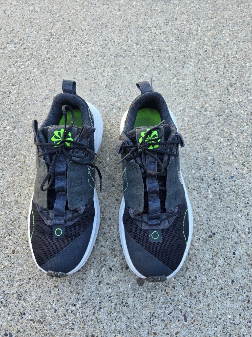 Nike Black and Green Athletic Sneaker Youth Boys 7Y